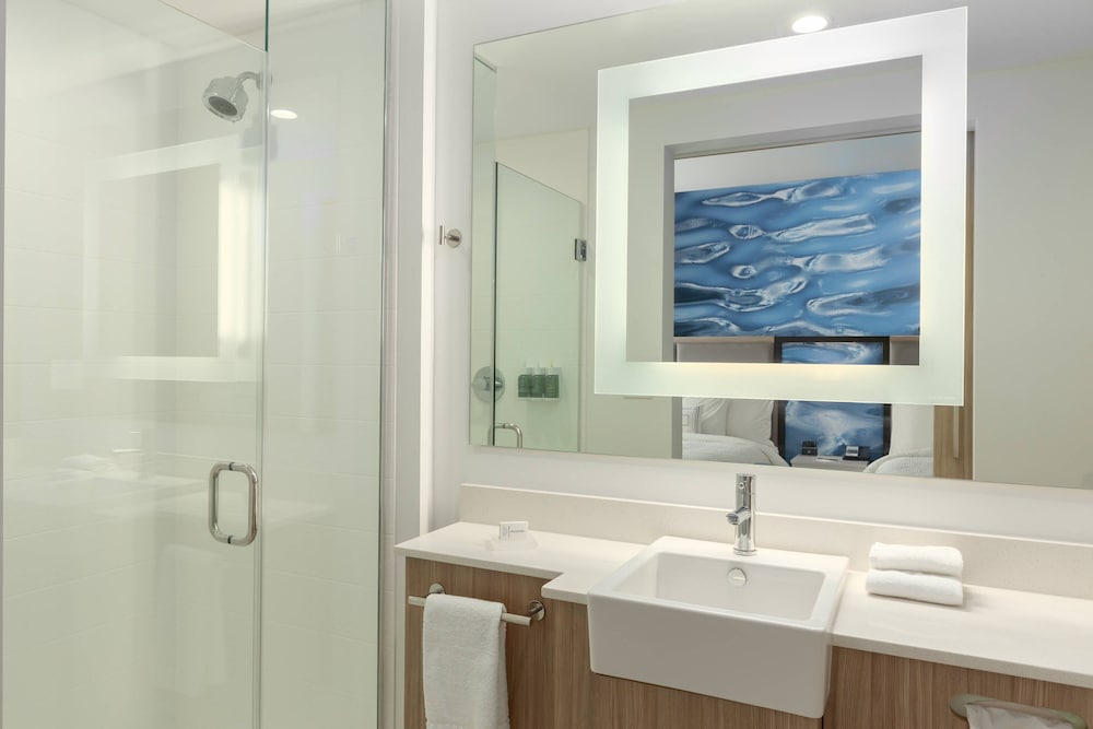 Suite, 2 Queen, Trundle bed, Water view - Photo 2