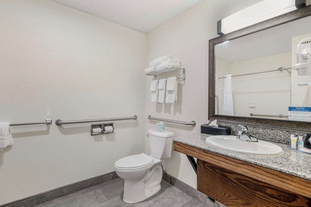 Room, 1 King Bed, Accessible - Photo 3