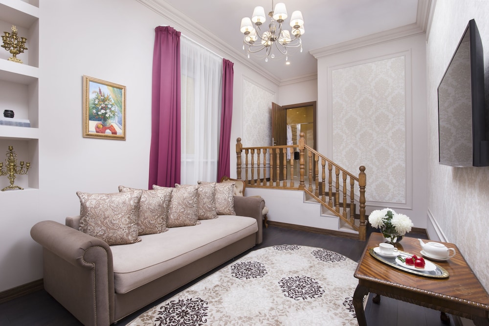 Family Room photo 1