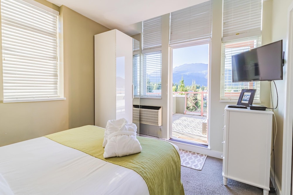 Condo, Multiple Beds, Balcony, Mountain View