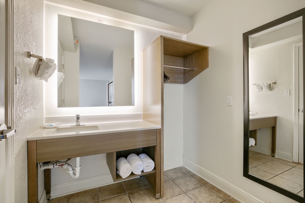 Three Double Beds - Photo 5
