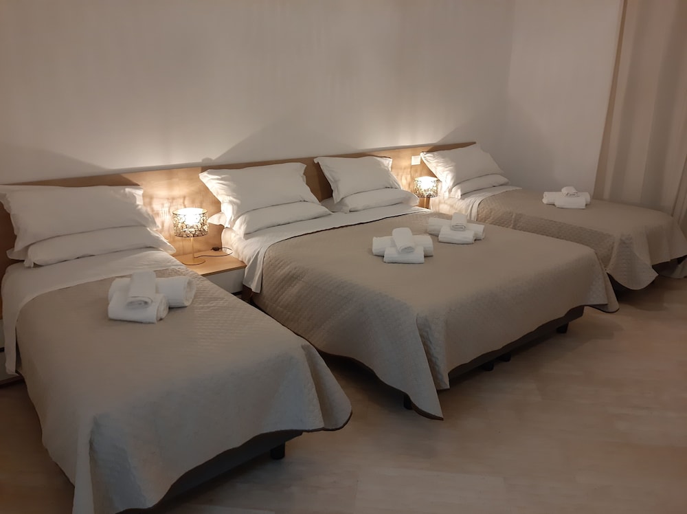 Comfort Quadruple Room, City View