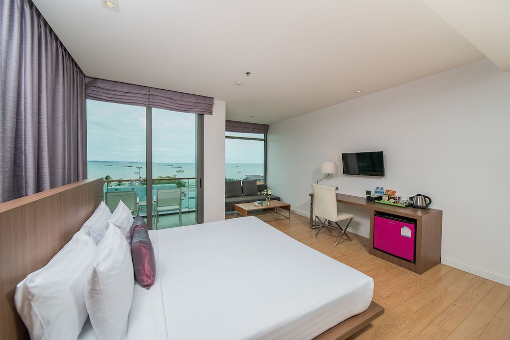 Deluxe Room, Sea View photo 3