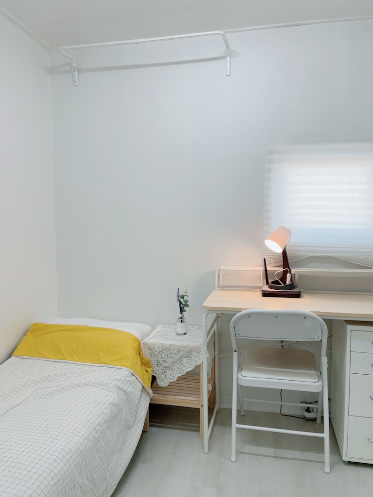 Deluxe Room, Women only, Non Smoking,Shared Bathroom(405)(Self check-In Hotel,Please contact HOTEL)