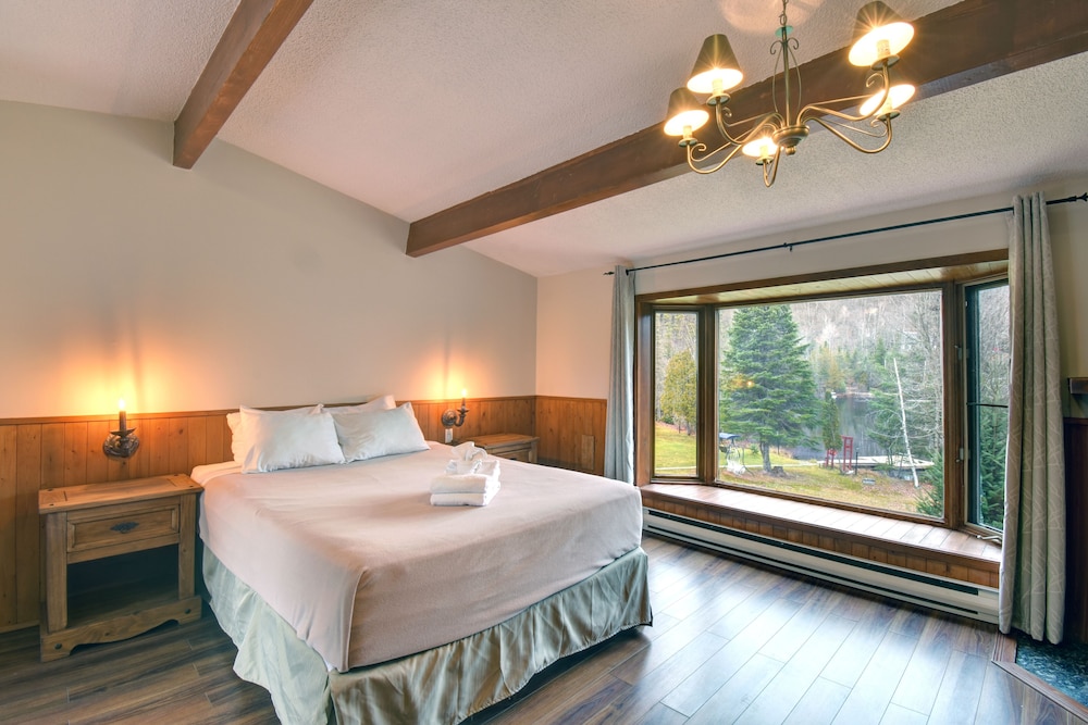 Standard Room, 1 Queen Bed photo 3