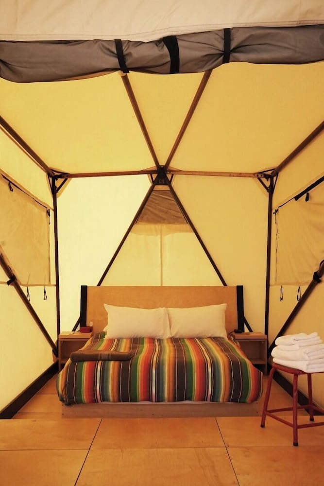 Deluxe Room, 1 Queen Bed photo 1