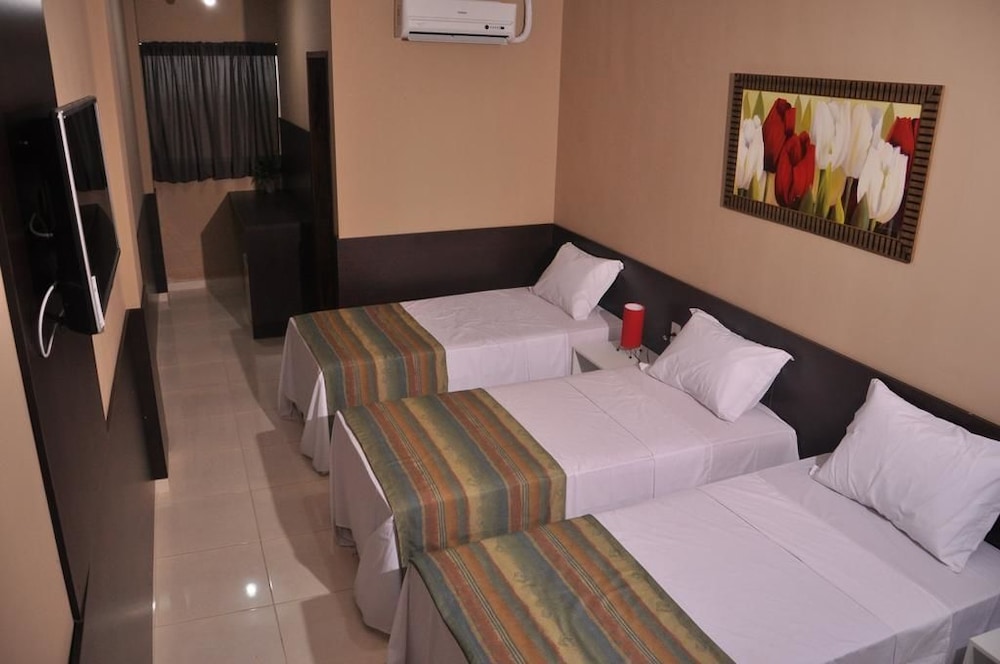 Deluxe Room, 3 Twin Beds photo 2