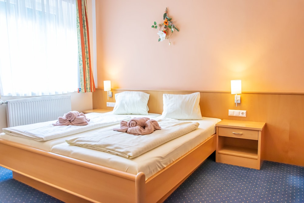 Basic Quadruple Room photo 3