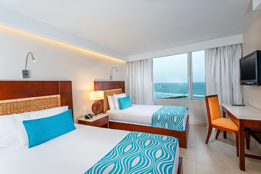 Classic Suite, 2 Bedrooms, Balcony, Sea View photo 3