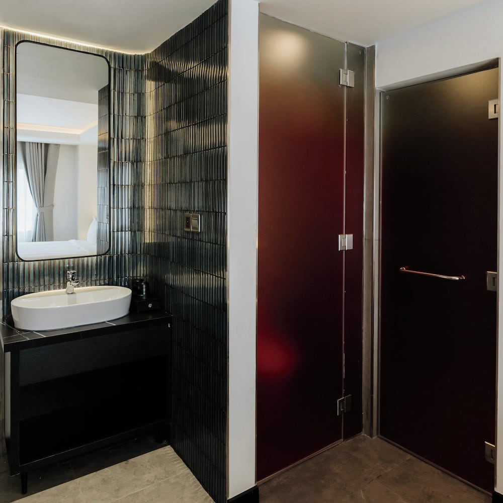Deluxe Suite, 1 King Bed photo 3