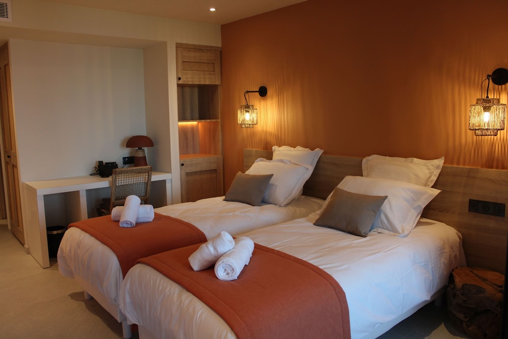 Twin Room, Balcony, Sea View photo 1