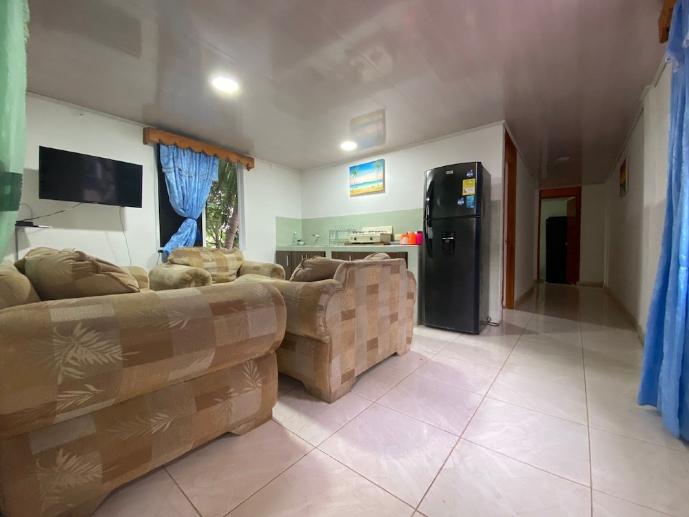 Family House, 2 Bedrooms, Accessible, Garden Area photo 3