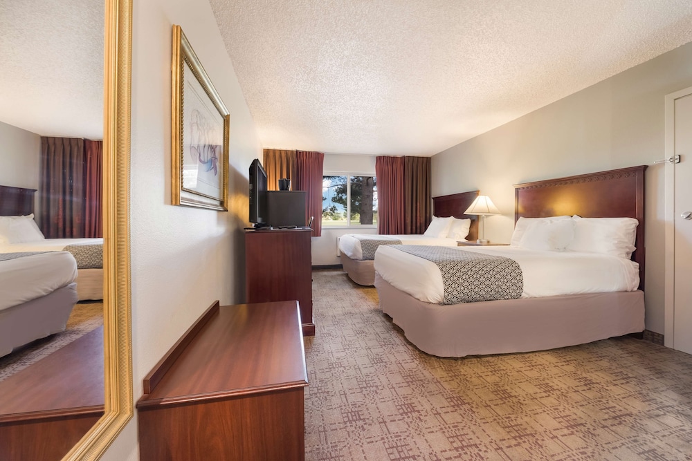 Standard Room, 2 Double Beds, Non Smoking, Refrigerator & Microwave photo 2