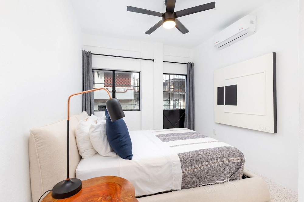 Cuale Condos 1 Bedroom #203 Romantic Zone photo 3