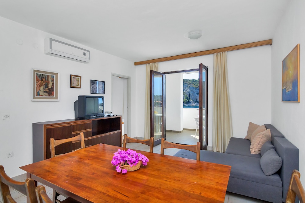 Apartment, 3 Bedrooms, Sea View photo 2