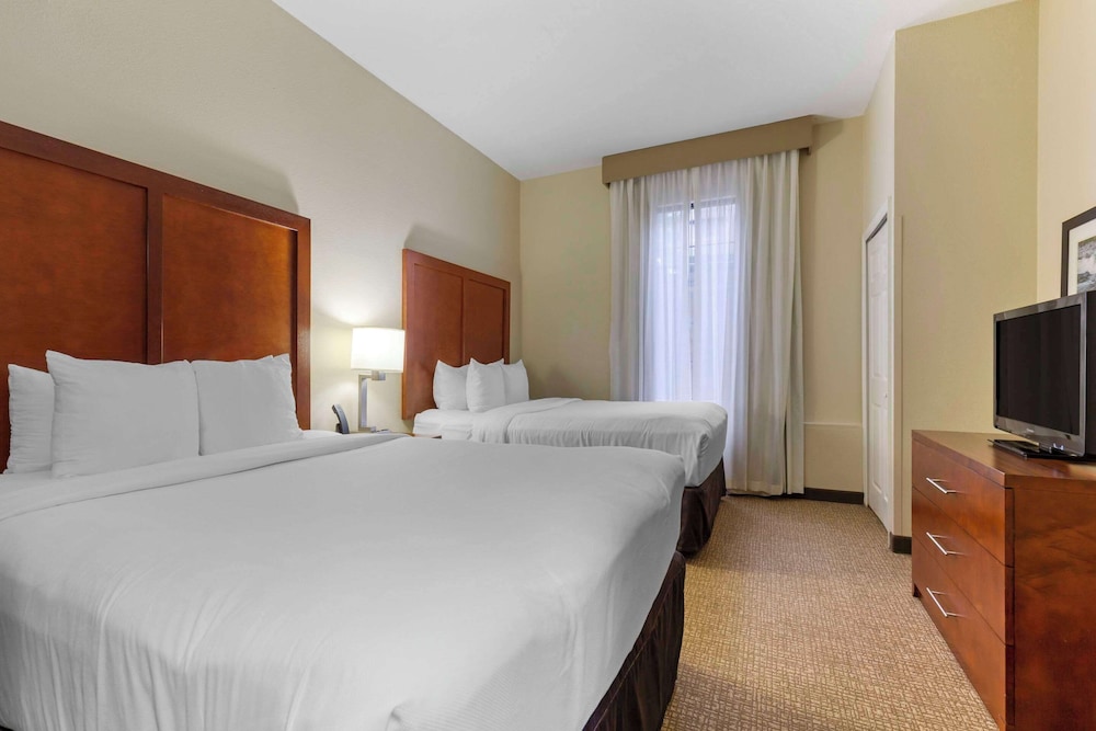 Suite, Multiple Beds, Non Smoking photo 3