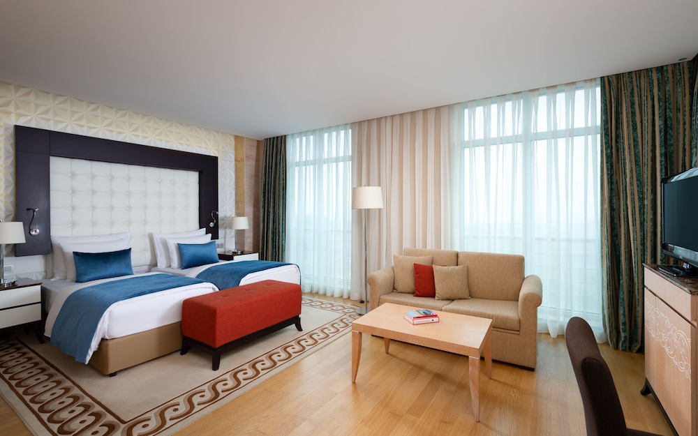 Deluxe Twin Room (Free City Shuttle) photo 1