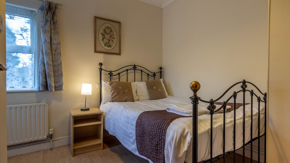 Standard Double Room, Ensuite - Photo 3