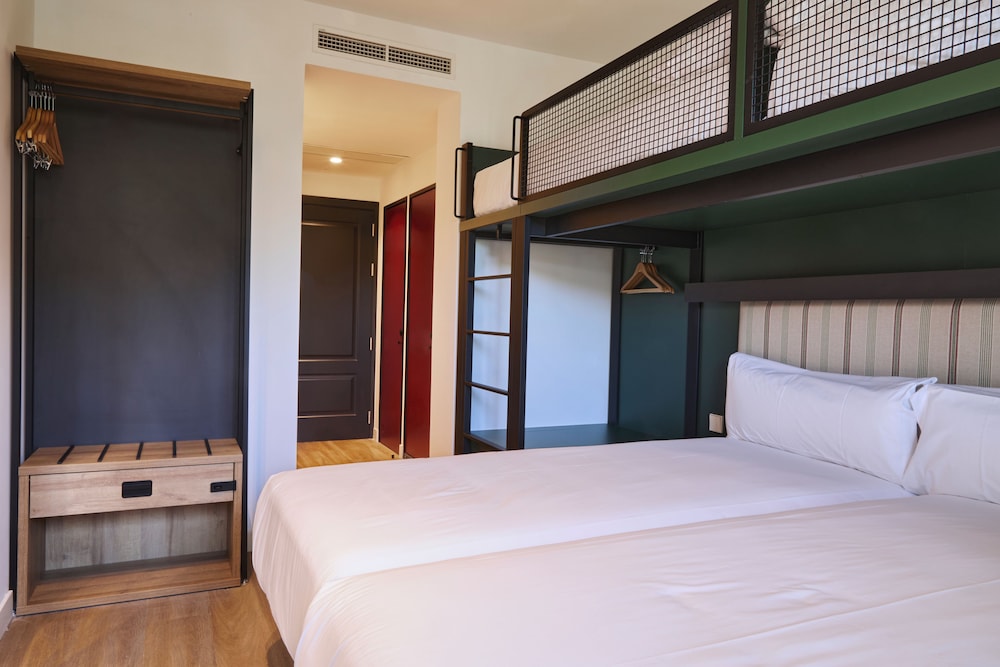 Deluxe Quadruple Room photo 2
