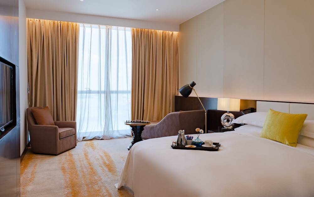 City View Room - King Bed - Photo 3