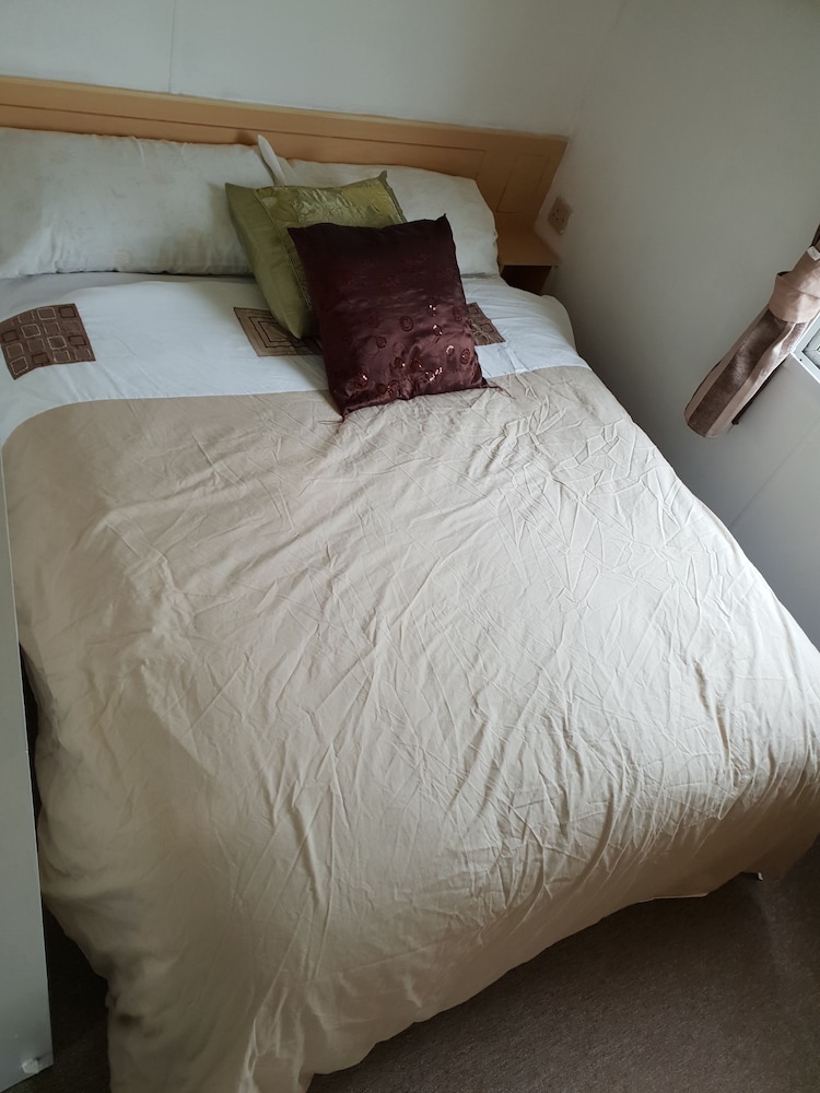 3 Bedroom Static Caravan (Double Glazed, Central Heating) photo 3