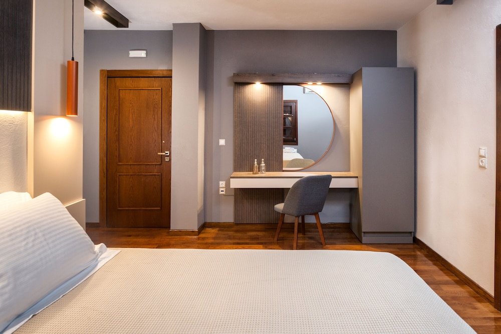 Grand Luxury Suite with Panoramic View - Photo 4