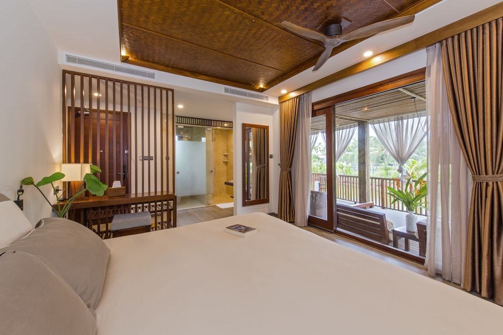 Club Suite, Balcony, Lake View photo 1