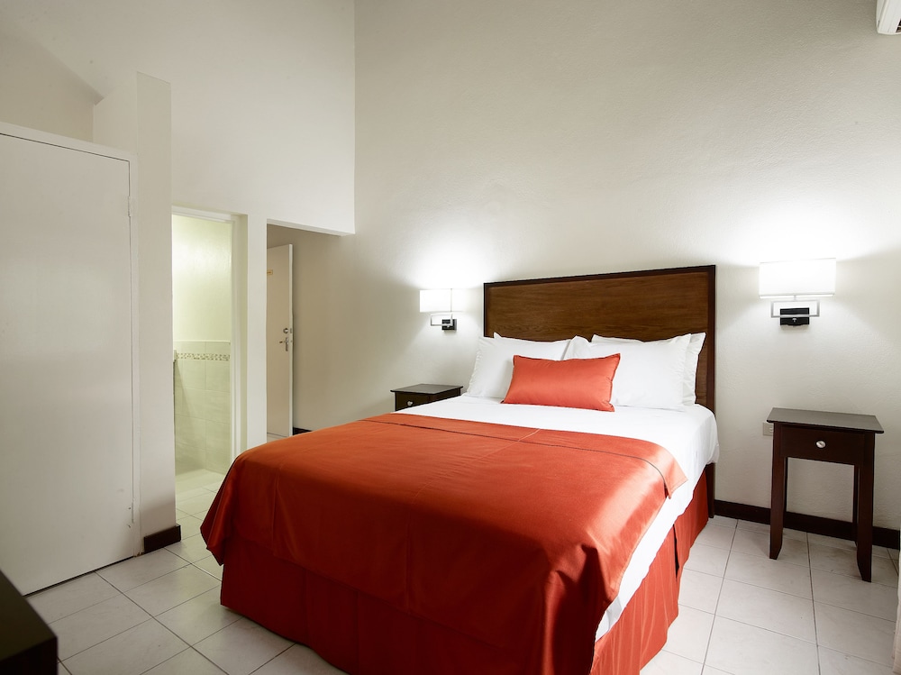 Single Room, 1 Queen Bed, Private Bathroom photo 3