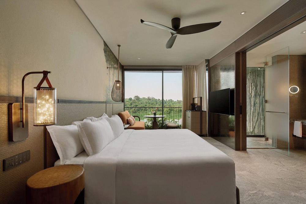 Room, 1 King Bed (Sanctuary) photo 1