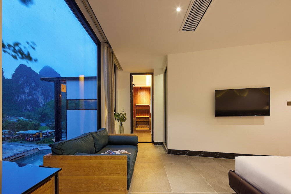 Standard Suite, 2 Bedrooms, Mountain View photo 3