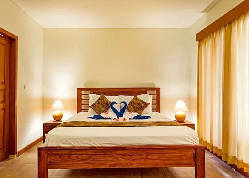 Premium Double Room, 1 King Bed, Non Smoking, Garden View