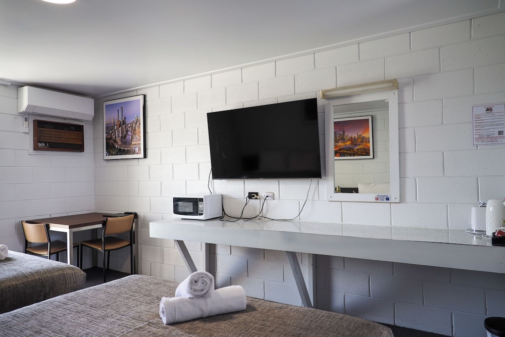 Superior Room, 1 King Bed - Photo 11