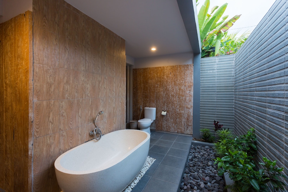 Villa with Private Pool - Photo 9