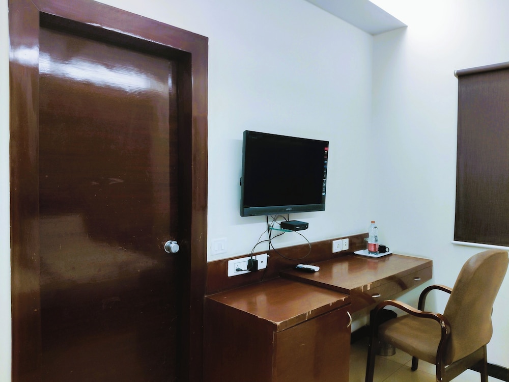 Deluxe Room - Photo 6
