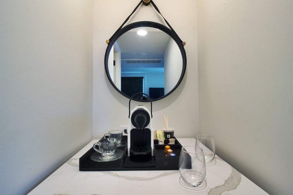 Standard Room, 1 Queen Bed (Floors 3-8) thumbnail 6