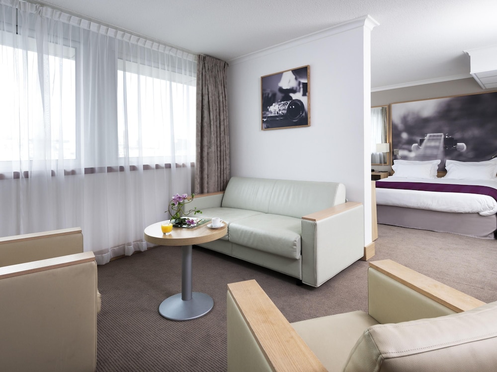 Suite, 1 Double Bed with Sofa bed photo 2