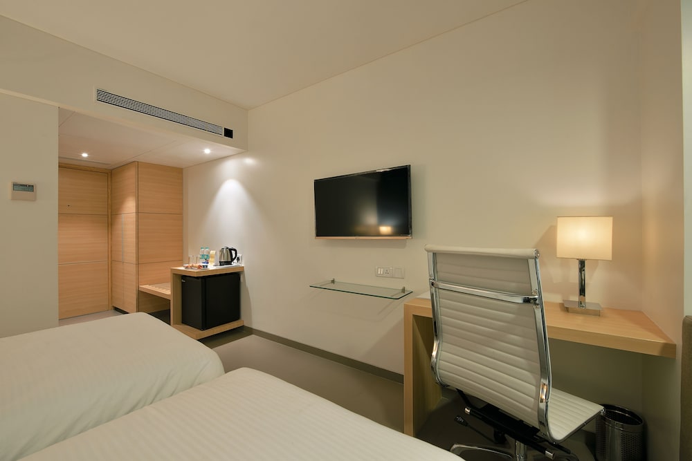 Suite, 1 King Bed photo 2