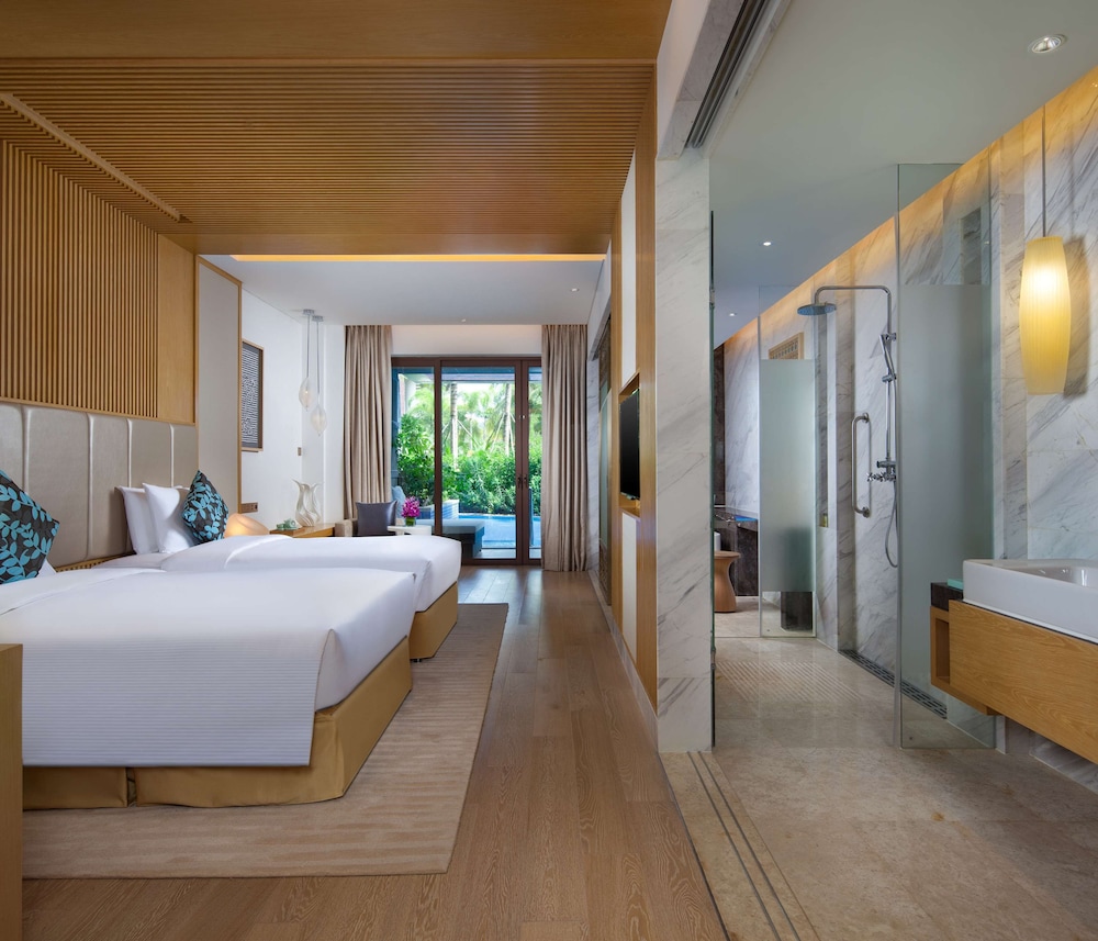 Twin Room, Non Smoking (Lagoon Pool) thumbnail 5