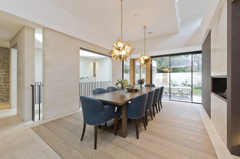Stunning 5 bed Fulham Home w Indoor Pool Sauna and Private Garden, Photo 6