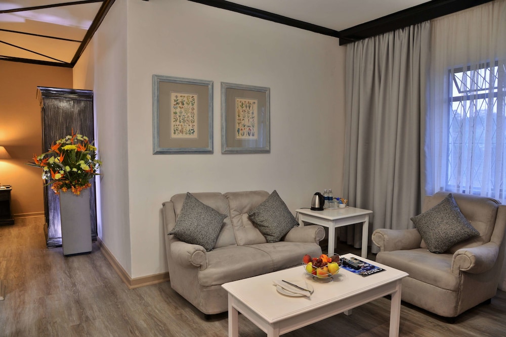Suite, 1 Double Bed, Garden View (SUITE) photo 3
