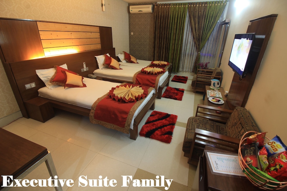 Family Suite, 1 Bedroom, Non Smoking, City View