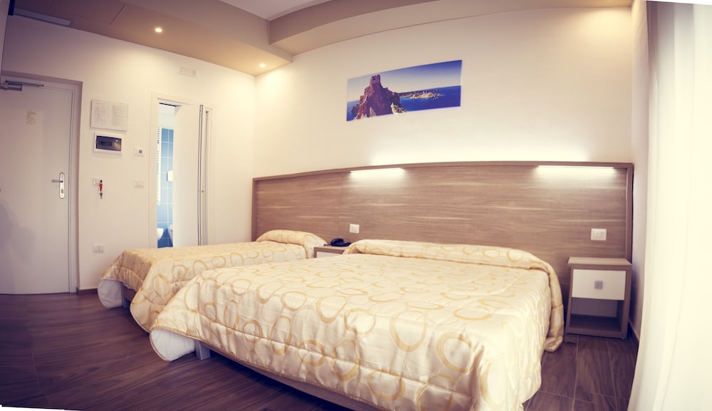 Quadruple Room - Photo 14