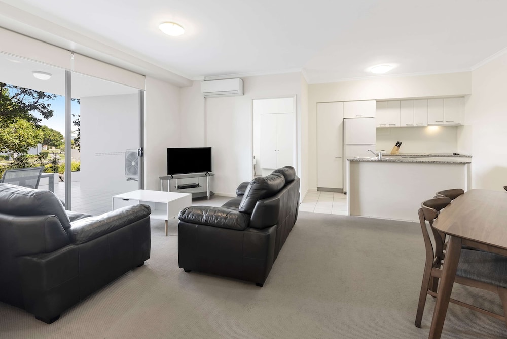 2 Bedroom Apartment - Photo 3