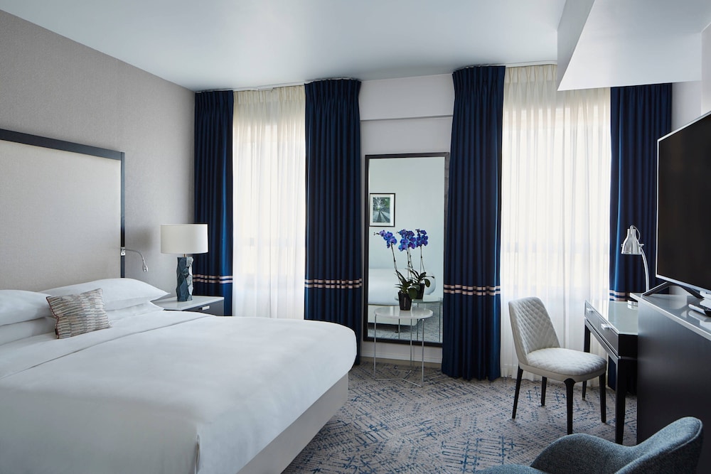 Deluxe Room, 1 King Bed