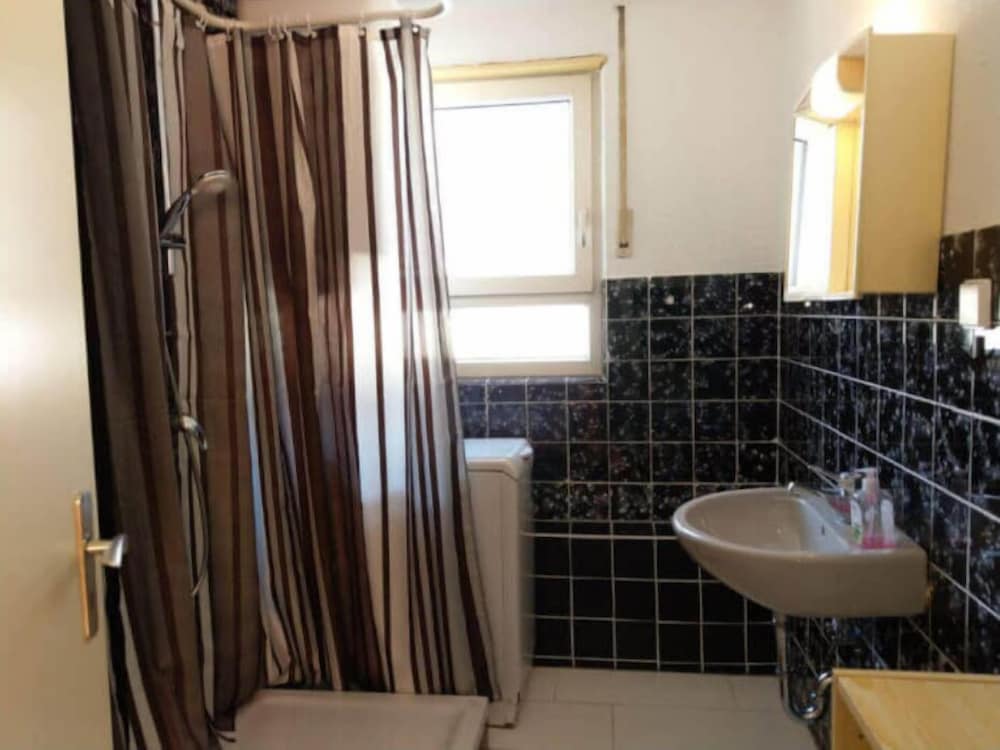 Single Room, Shared Bathroom photo 2