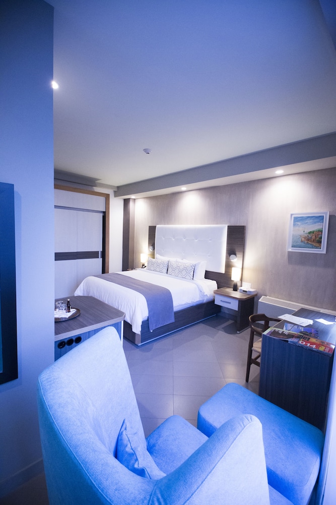 Standard Room, 1 King Bed photo 3