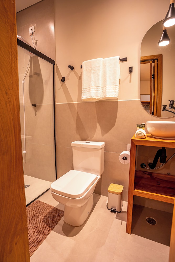 Available room thumbnail 5
