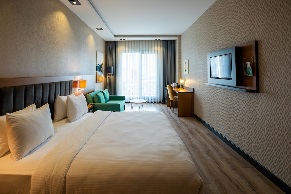 Premium Room, 1 King Bed with Sofa bed, Non Smoking - Photo 6