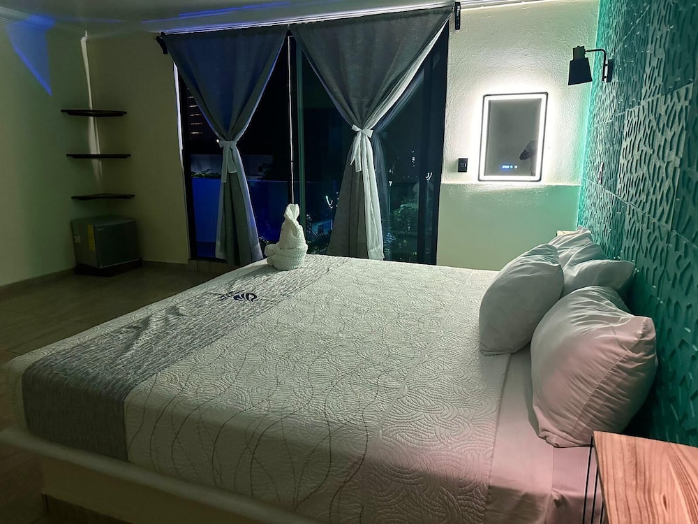 Honeymoon Room photo 2