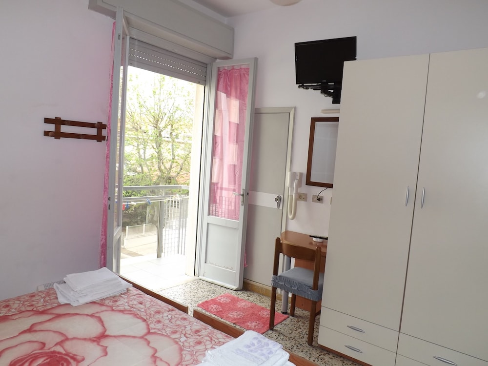 Standard Double Room photo 3